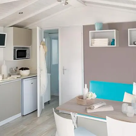 Mobil-home Avec Terrasse - 5 Personnes - Api-1-52-1426 *