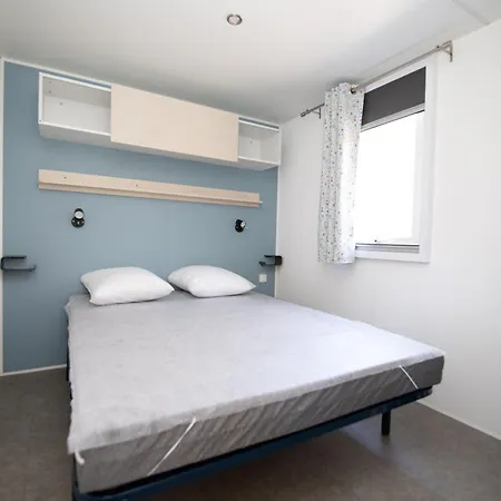 אתר קמפינג Mobil-home Avec Terrasse - 5 Personnes - Api-1-52-1426 La Bastide-de-Sérou