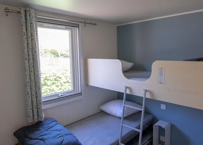 Mobil-home Avec Terrasse - 5 Personnes - Api-1-52-1426 * La Bastide-de-Sérou